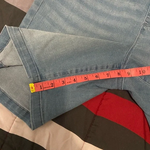 DKNY Jeans Women’s Light Wash Blue Bermuda Shorts - High Rise - Size M - Picture 9 of 11